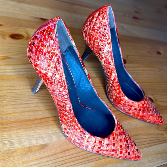 : Donald J. Pliner Patent Leather Animal Print Pumps Size: 9 | US 9 - Picture 3 of 6
